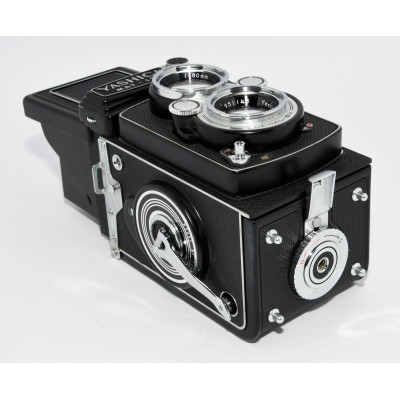 CAMARA YASHICA MAT-124