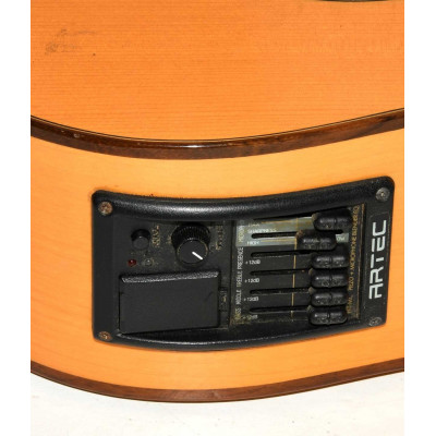 GUITARRA ELECTROACUSTICA RAIMUNDO 126