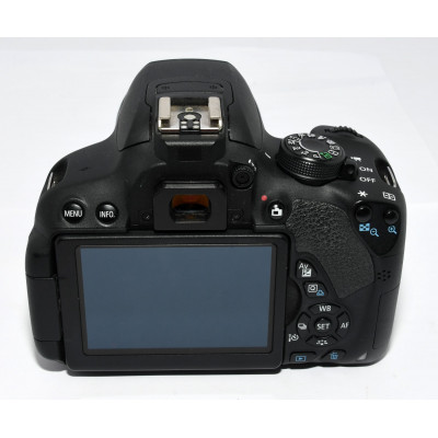 CAMARA REFLEX DIGITAL CANON EOS 700D + 18-55MM