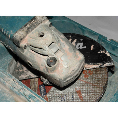 AMOLADORA MAKITA GA9020R