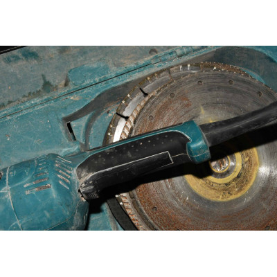 AMOLADORA MAKITA GA9020R