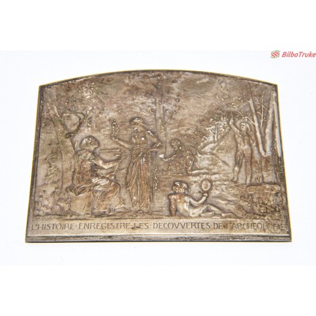 PLACA DE PLATA L'HISTOIRE ENREGISTRE LES DECOVVERTES DE L'ARCHEOLOGIE