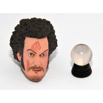 FIGURA SOLO EN CASA MARV MERCHANTS