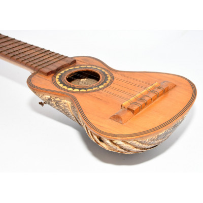 CHARANGO PIEL DE ARMADILLO