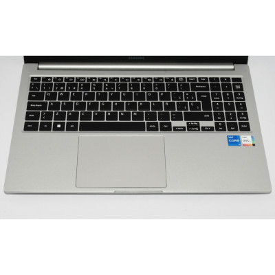 PORTATIL SAMSUNG GALAXY BOOK2 / i5 1235U 1.3GHz / 250GB SSD / 8GB RAM