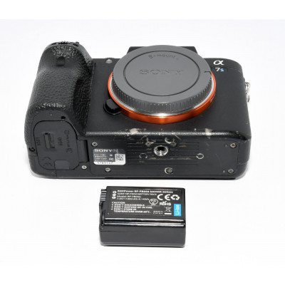 CAMARA MIRRORLESS SONY A7S II + CAJA METALICA