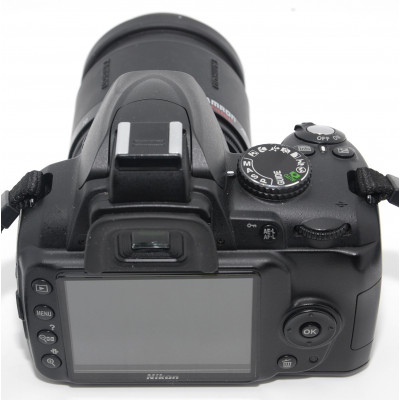 Camara Reflex Digital NIKON D3000 + 28-80mm TAMRON