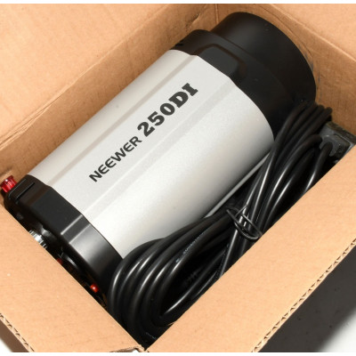 PACK Y FOCO FOTOGRAFIA NEEWER 250