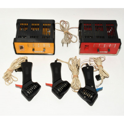TRES MANDOS Y DOS TRANSFORMADORES SCALEXTRIC