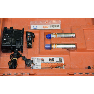 CLAVADORA SPIT PULSA 800P EN MALETIN