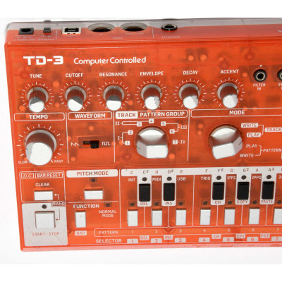 SINTETIZADOR BEHRINGER TD3