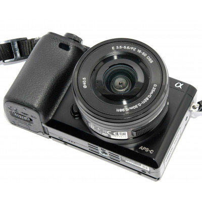 SONY ALPGA 600 + 16-50mm f/3.5-5.6