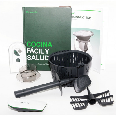 Vorwerk Thermomix TM5-1 con accesorios.