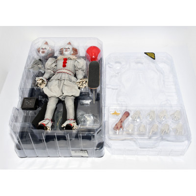 FIGURA 1/6 HOT TOYS IT 2 PENNYWISE