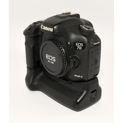 CUERPO CAMARA REFLEX CANON EOS 7D MARK II + GRIP + 2 BATERIAS