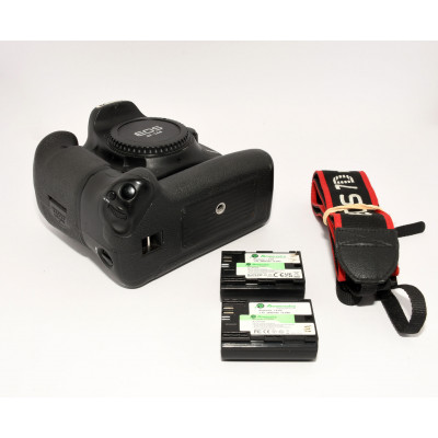 CUERPO CAMARA REFLEX CANON EOS 7D MARK II + GRIP + 2 BATERIAS