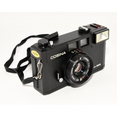 CAMARA ANALOGICA COSINA FLASH 35 E