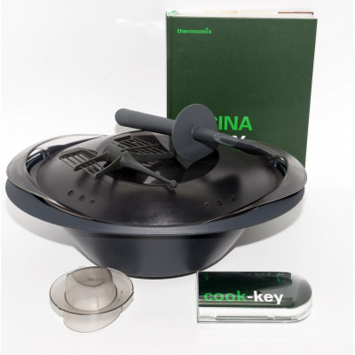 Vorwerk Thermomix TM5-1 con accesorios.