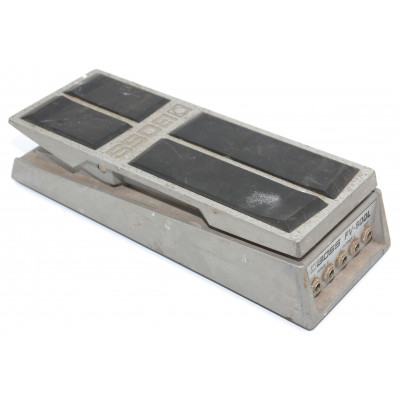 PEDAL DE VOLÚMEN BOSS FV-500L