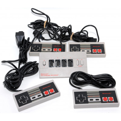 CONSOLA NINTENDO NES CON 4 MANDOS