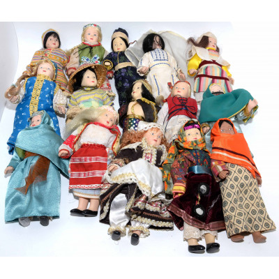 75 MUÑECAS DE PORCELANA DEL MUNDO