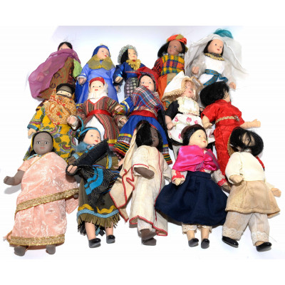 75 MUÑECAS DE PORCELANA DEL MUNDO