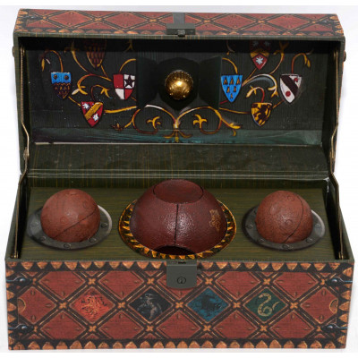 HARRRY POTTER COLLECTIBLE QUIDDITCH SET WITH POSTER