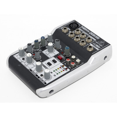 MESA MEZCLAS BEHRINGER XENYX Q502USB