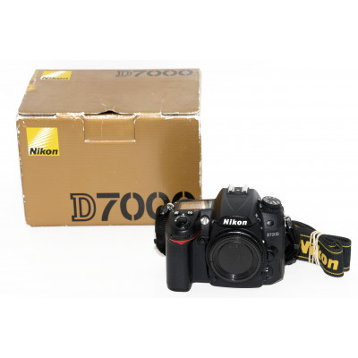 CÁMARA REFLEX NIKON D7000
