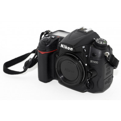 CÁMARA REFLEX NIKON D7000