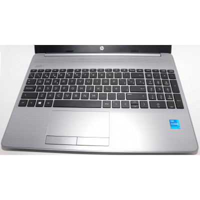NOTEBOOK HP 250 G8 / INTEL i5 1135G7 2.4GHz / 250GB SSD / 8GB