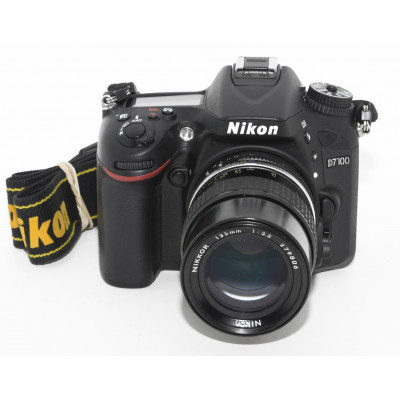 CÁMARA REFLEX NIKON D7100 + NIKKOR 135MM 3.5