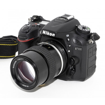 CÁMARA REFLEX NIKON D7100 + NIKKOR 135MM 3.5