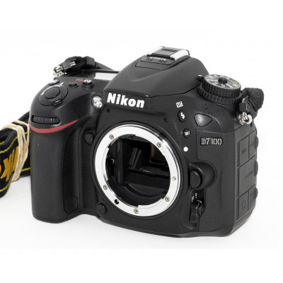CÁMARA REFLEX NIKON D7100 + NIKKOR 135MM 3.5