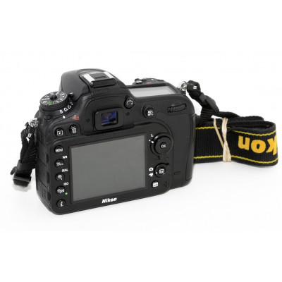 CÁMARA REFLEX NIKON D7100 + NIKKOR 135MM 3.5