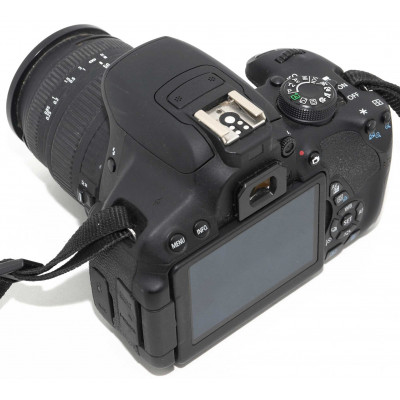 CÁMARA REFLEX CANON EOS 700D + SIGMA 18-50