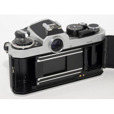 CAMARA RÉFLEX NIKON FE-2 + NIKKOR 50MM 1.8