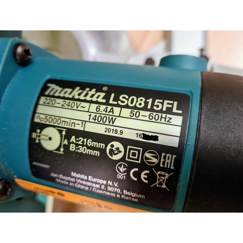 Makita Ingletadora telescópica 216 mm LS0815FLN : : Bricolaje y  herramientas