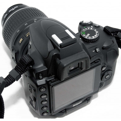 Camara Reflex Digital Nikon D5000 + NIKON 18-55mm