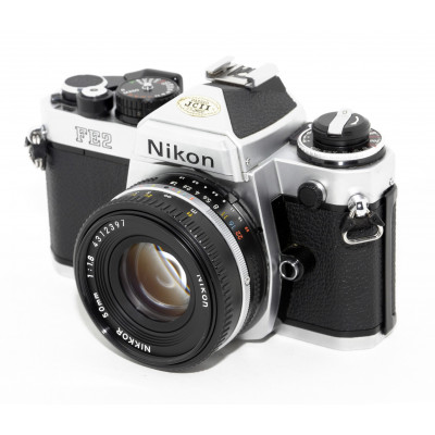 CAMARA RÉFLEX NIKON FE-2 + NIKKOR 50MM 1.8