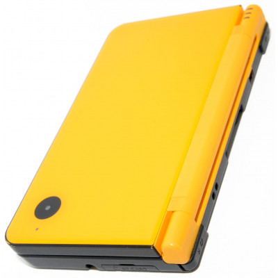 CONSOLA NINTENDO DSi XL AMARILLA