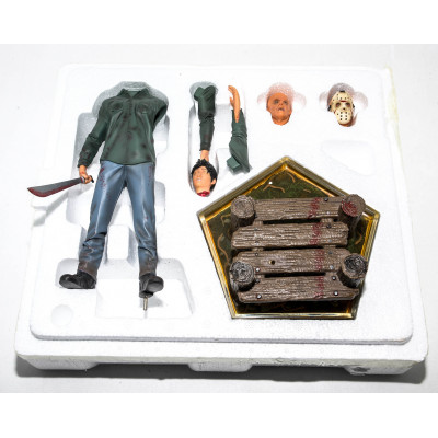 IRON STUDIOS - FRIDAY THE 13TH  JASON VOORHEES ARTE SCALE 1/10 EXCLUSIVE