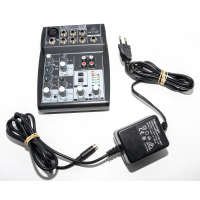 MESA DE MEZCLAS BEHRINGER XENYX 502