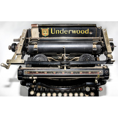 MAQUINA DE ESCRIBIR UNDERWOOD 5