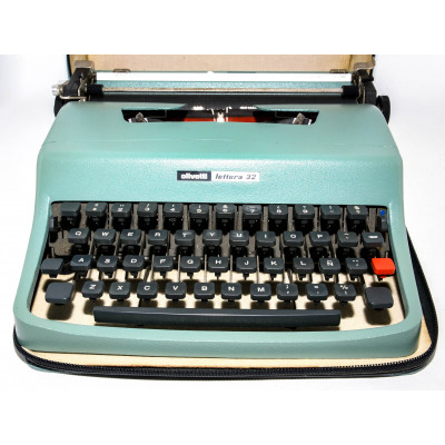 MAQUINA DE ESCRIBIR OLIVETTI LETTERA 22