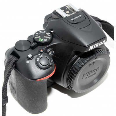 CUERPO CÁMARA RÉFLEX DIGITAL NIKON D5600