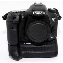 CUERPO CÁMARA REFLEX DIGITAL CANON EOS 7D MARK II + GRIP