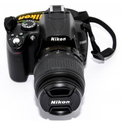 CAMARA REFLEX NIKON D5000 + NIKKOR 18-55MM
