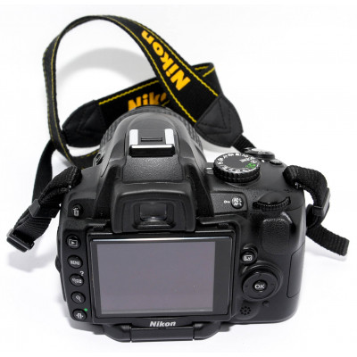 CAMARA REFLEX NIKON D5000 + NIKKOR 18-55MM