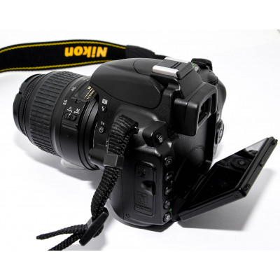 CAMARA REFLEX NIKON D5000 + NIKKOR 18-55MM